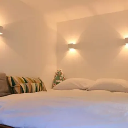 Úszó hotel Exclusive Houseboat In *